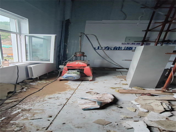 和布克赛尔地基基础下沉墙体裂缝加固注浆顶升施工