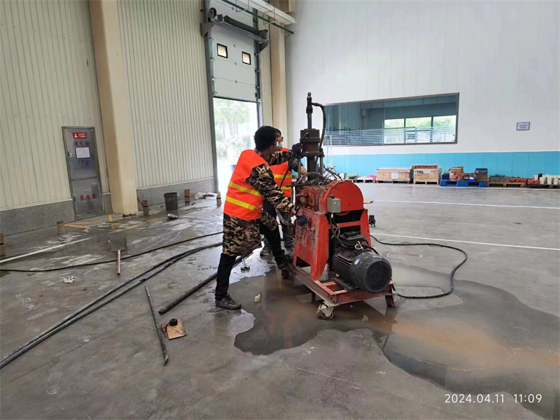 和布克赛尔厂房地面下沉塌陷注浆加固施工